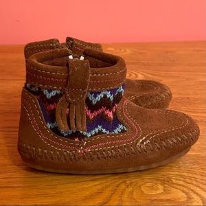 Infant Minnetonka moccasins size 4